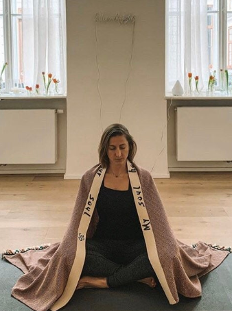 el patito towels bathrobes hand made shavasana yoga meditation blanket bordo